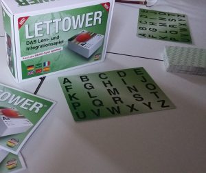 Bild: Spielschachtel Lettower und ABC-Vorlage