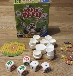 Bild: Spielschachtel Paku Paku mit verschiedenem Spielmaterial