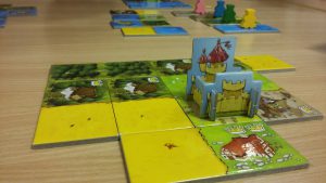 Bild: Spielmaterial eines Kinderspiels