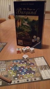 Bild: Spieleschachtel mit Spielmaterial