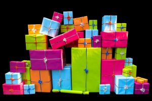Bild: viele bunte Geschenkpakete neben- und übereinander gestapelt