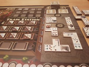 Bild: Spielfeld mit Spielmaterial