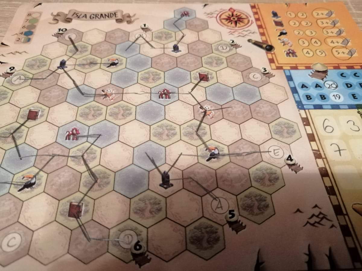 Spielblatt Isla Grande. Es wurden Wege eingezeichnet. 