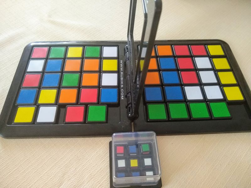 Aufklappbarer Rahmen mit zwei Spielfeldern