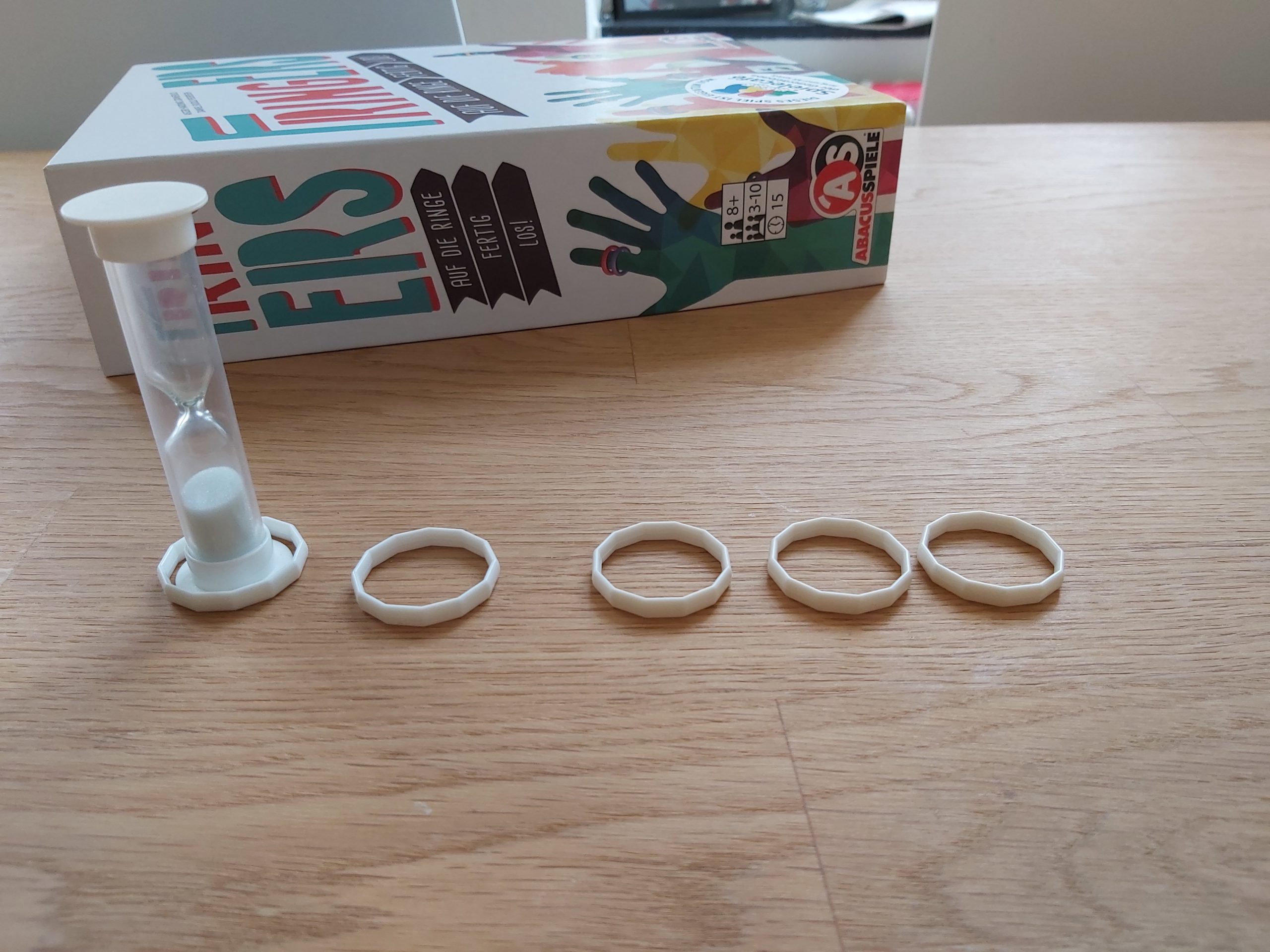 Zu sehen ist die Sanduhr sowie die Zeitringe von Fringers.