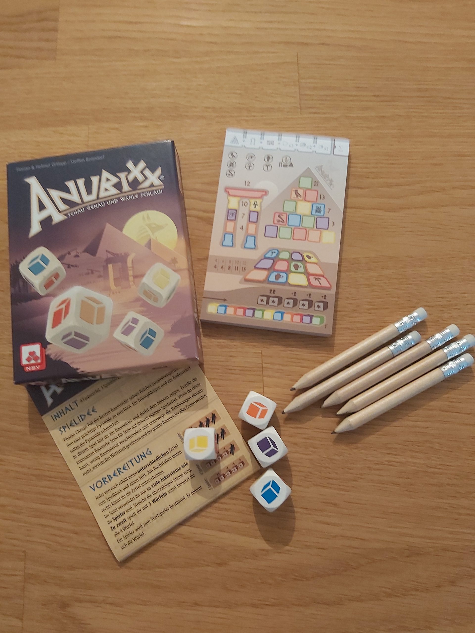 Zu sehen ist das Spiel Anubixx mit gesamten Inhalt.