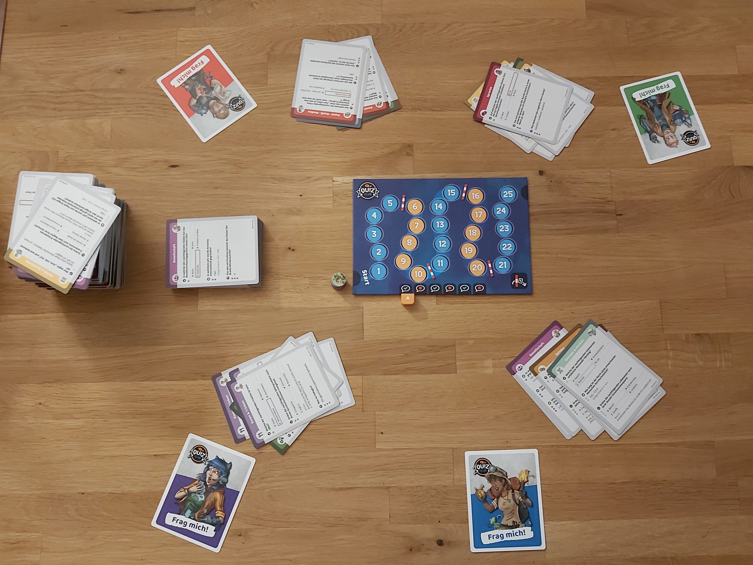 Zu sehen ist der Spielaufbau für 4 Spielende.