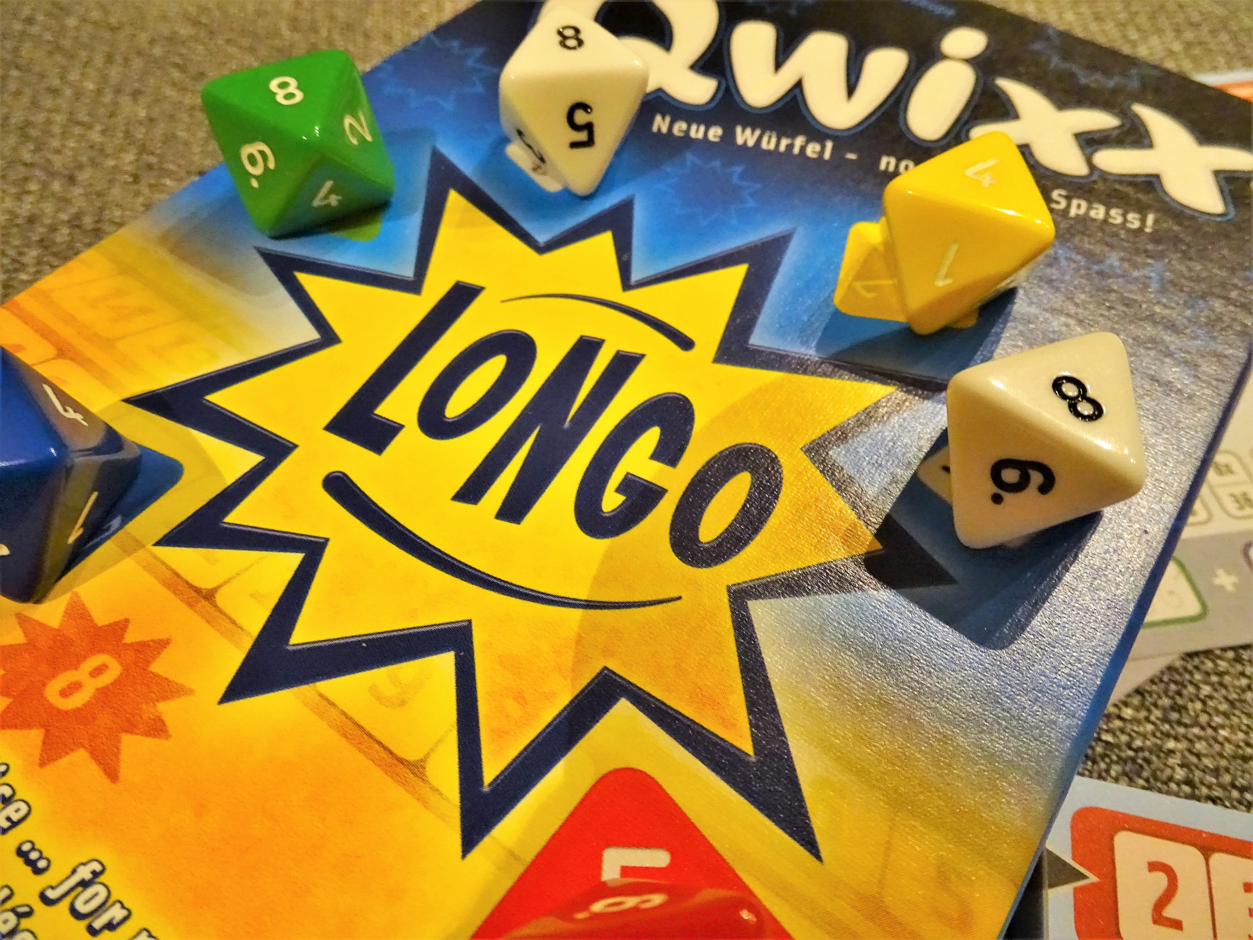 In Longo spielen wir mit achtseitigen statt sechsseitigen Würfeln