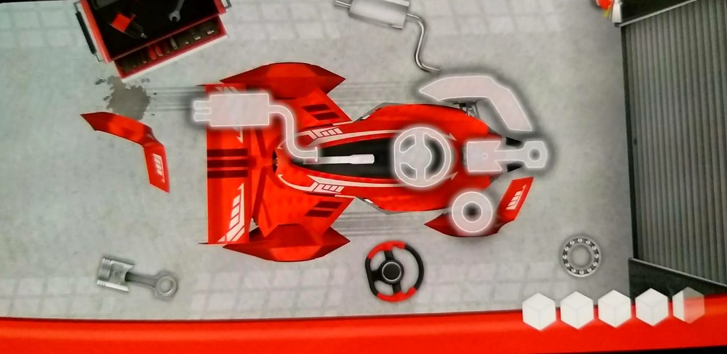 Mini-Spiel Boxenstopp. Die Ersatzteile müssen an die richtige Stelle gepuzzelt werden.