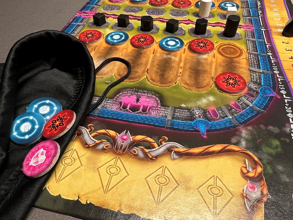 Beutel zum ziehen der Energiemarker, Spielbrett in größerer Ansicht