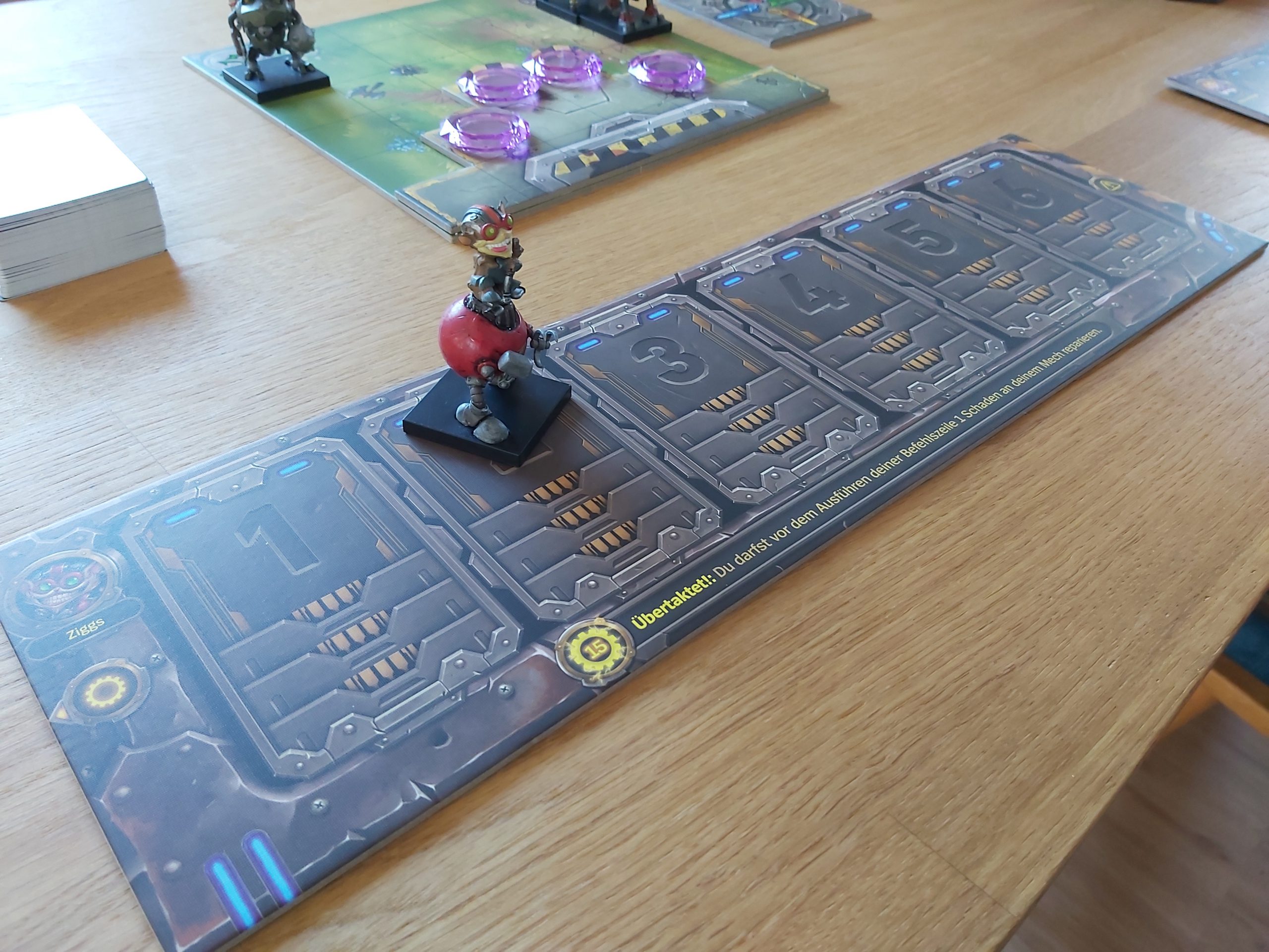 Zu sehen ist das Programmierbrett von Mechs vs. Minions.