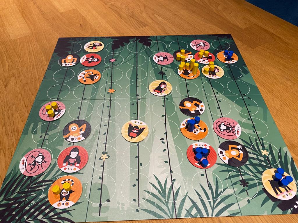 Zu sehen ist das Spielbrett von Itchy Monkey.