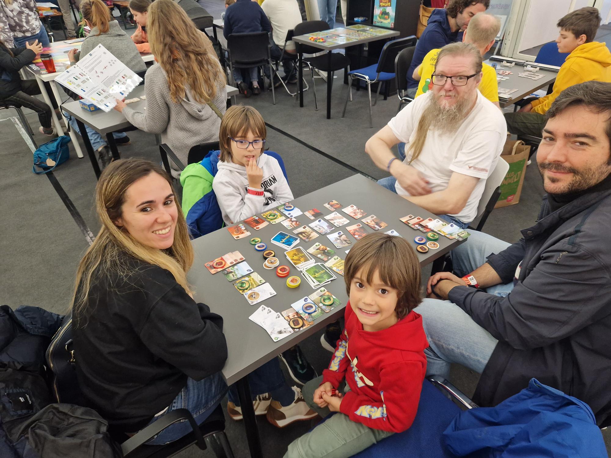 Spielende Familie