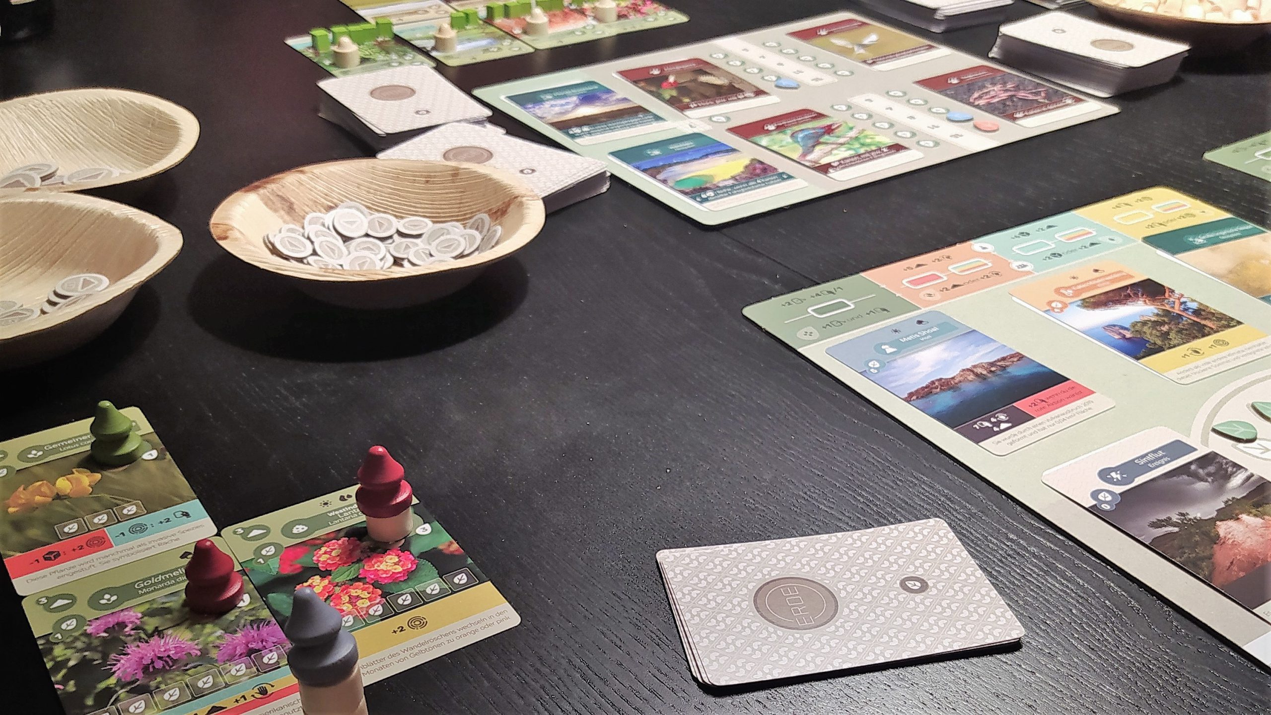 Der Spieltisch wird voll und farbenfroh