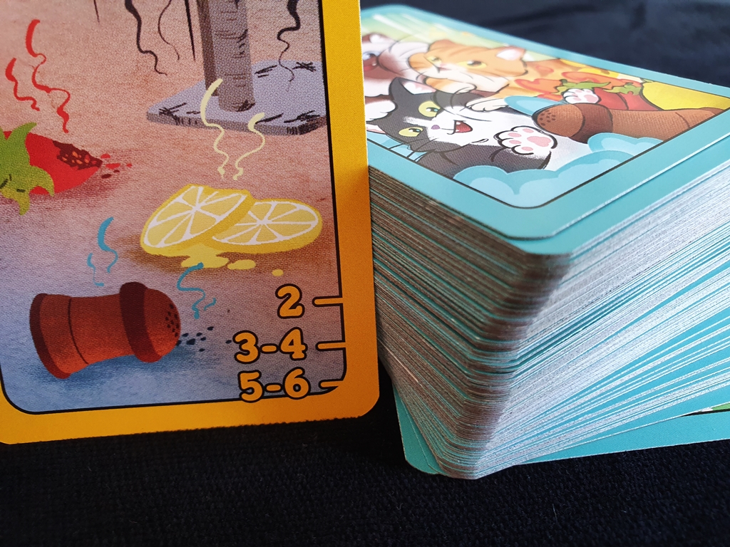 Die Spielende-Karte hat eine Skala, daneben liegt der Kartenstapel