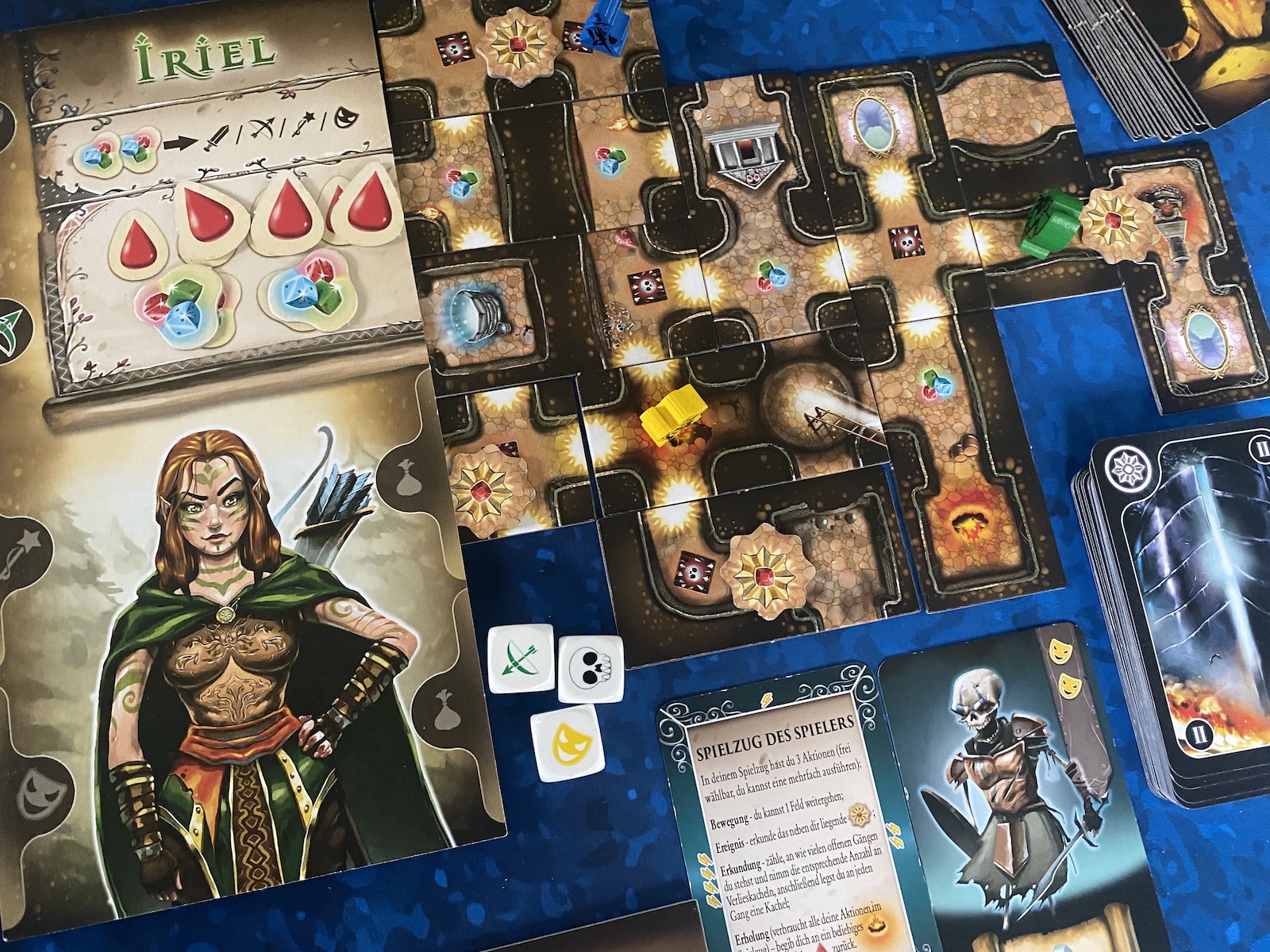 Das Spielteableau der Elfin kann zu einem Elfen gedreht werden. 
