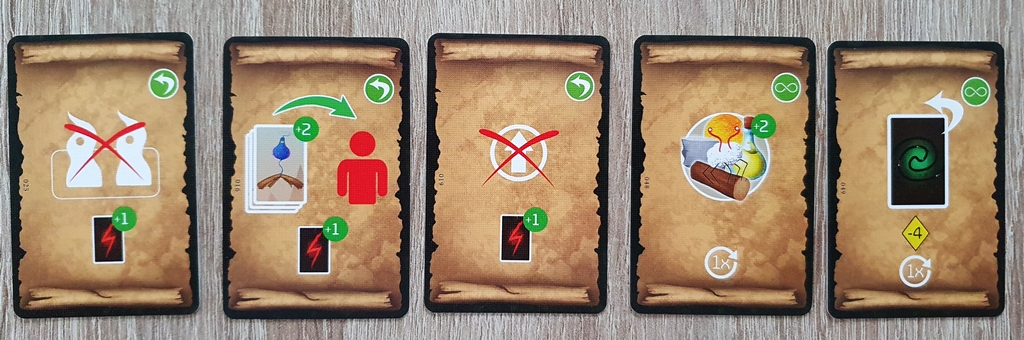 Fünf Beispiele aus den Omenkarten