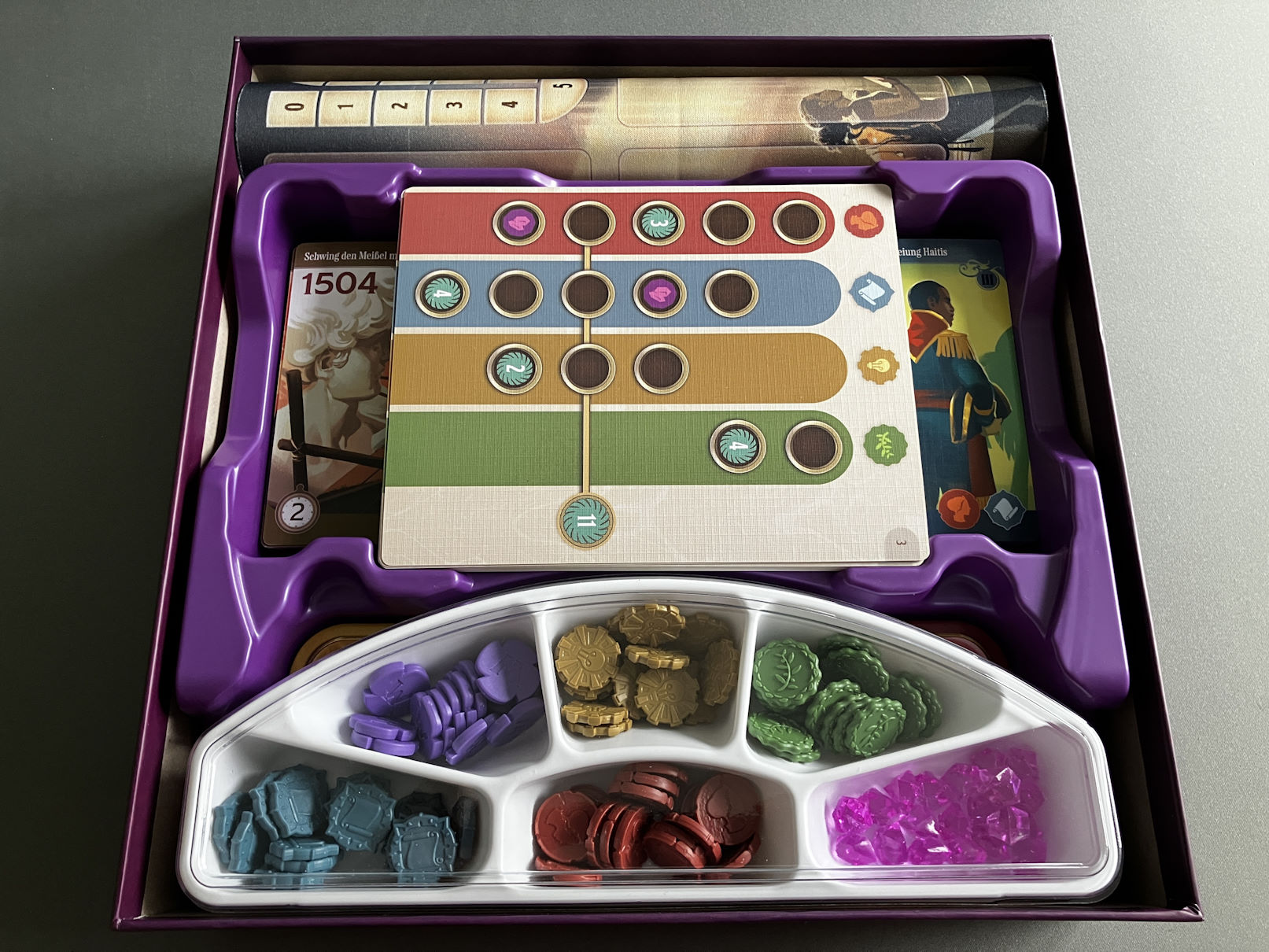 Ein Blick in die Spieleschachtel - ein Insert von Gametrayz komplettiert den hochwertigen Gesamteindruck