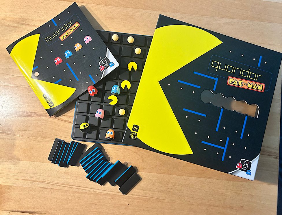Der Spielekarton mit dem gesamten Material