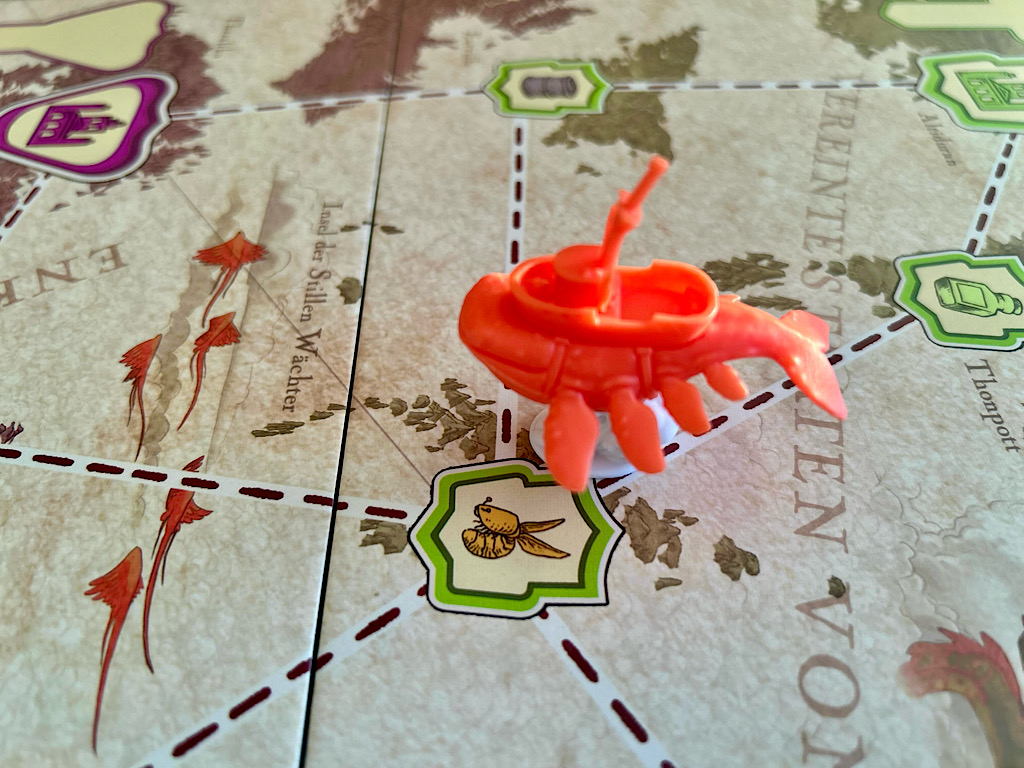 Dieser Wal darf auf dem Weg seinen Krill auch aus dem Meer filtern..