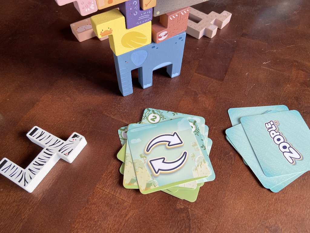 Sonderkarten - wie hier Richtungswechsel - bringen mehr Zufall ins Spiel