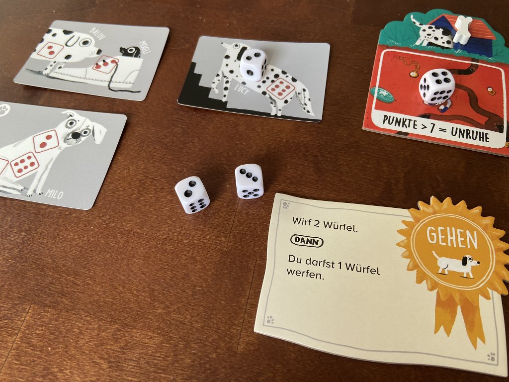 Hundekarten, Würfel und Urkundenkarte