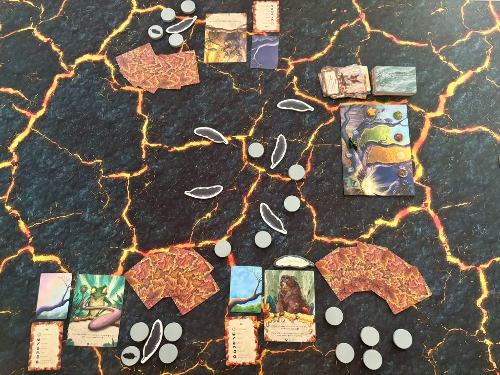 Hier eine mögliche fortgeschrittene Spielsituation die Das Nest und die gesammelten Materialien in den Tierbauten zeigt