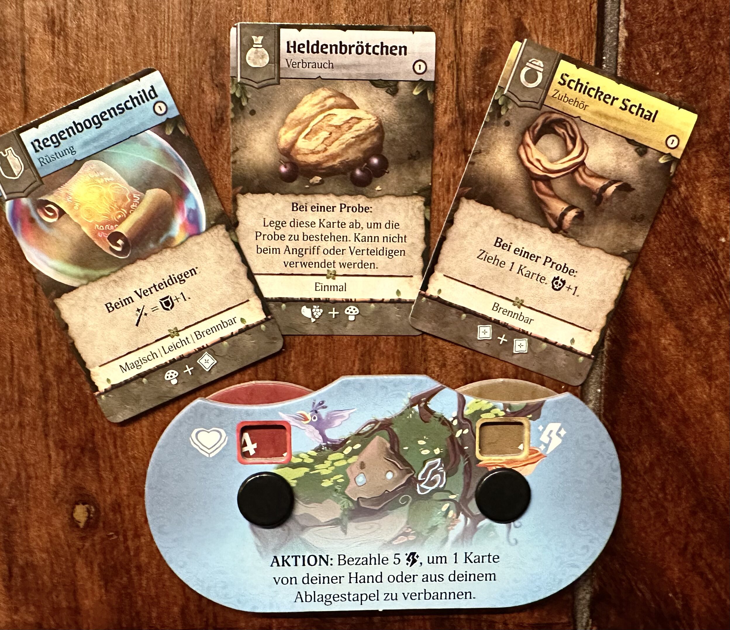Bild von drei Rüstungskarten sowie einem persönlichem Aktionsrad.