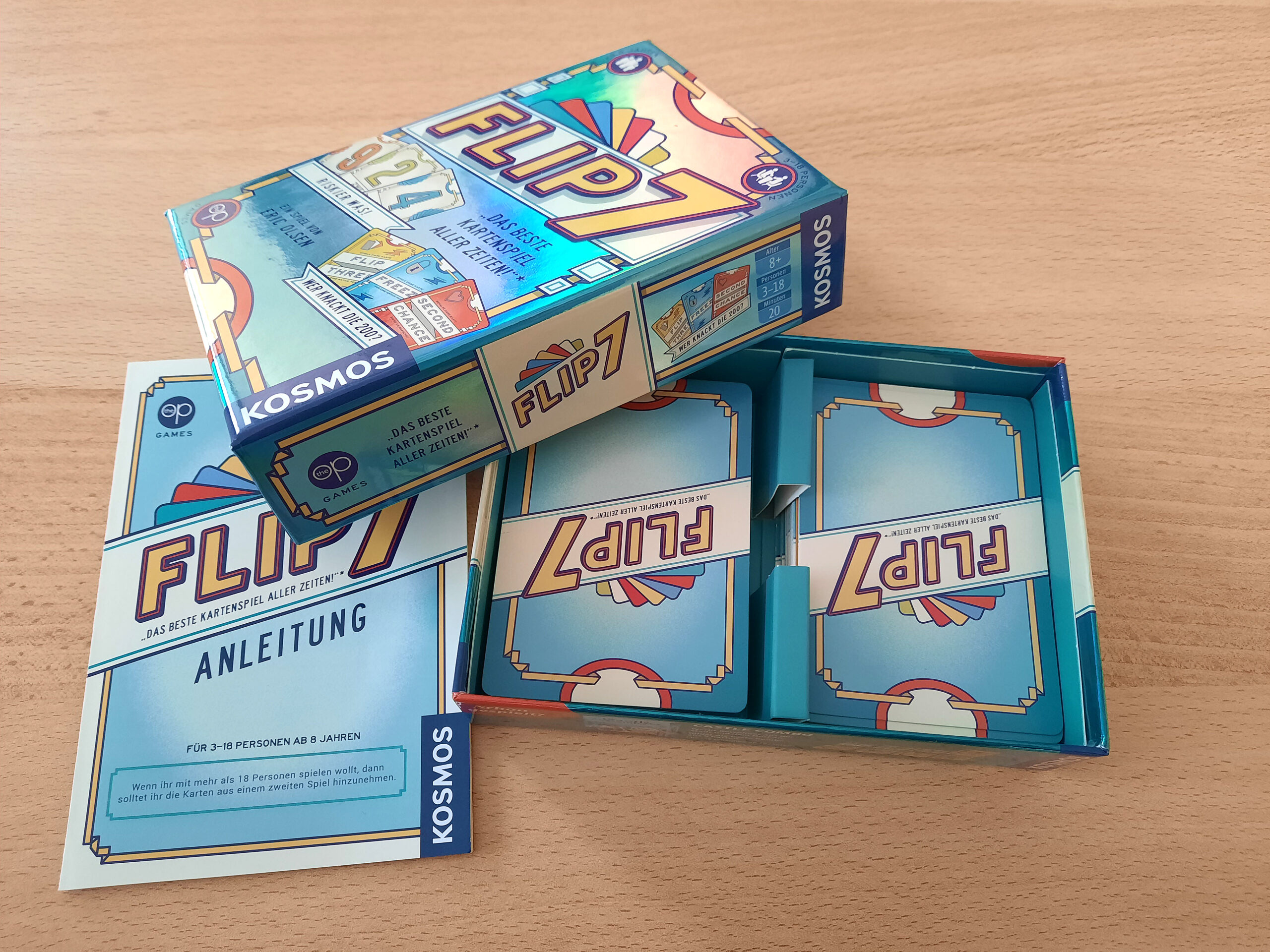 Flip 7: geöffneter Spielkarton und Anleitung