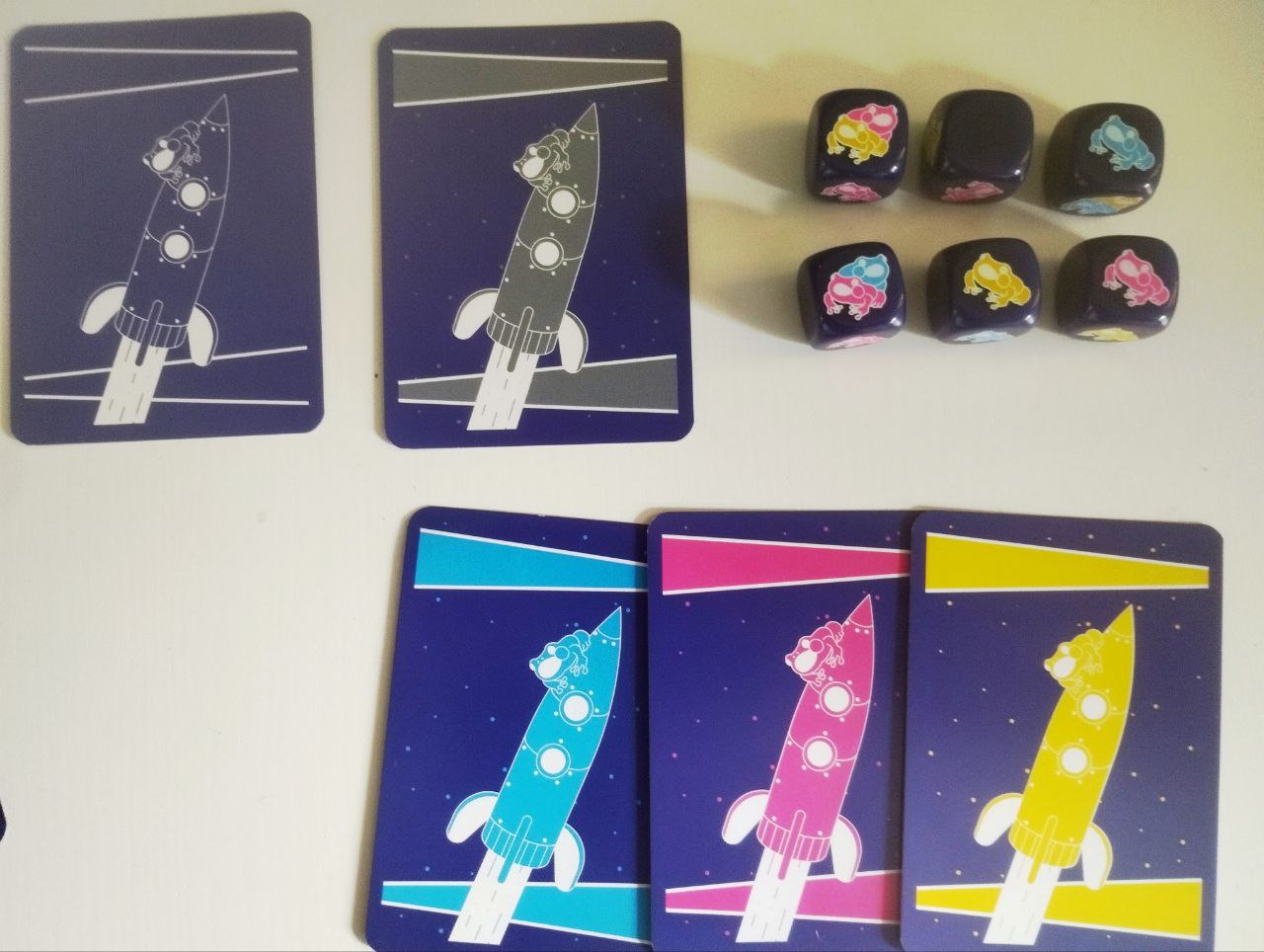 Luna Laser Frogs: Spielkarten und Würfel