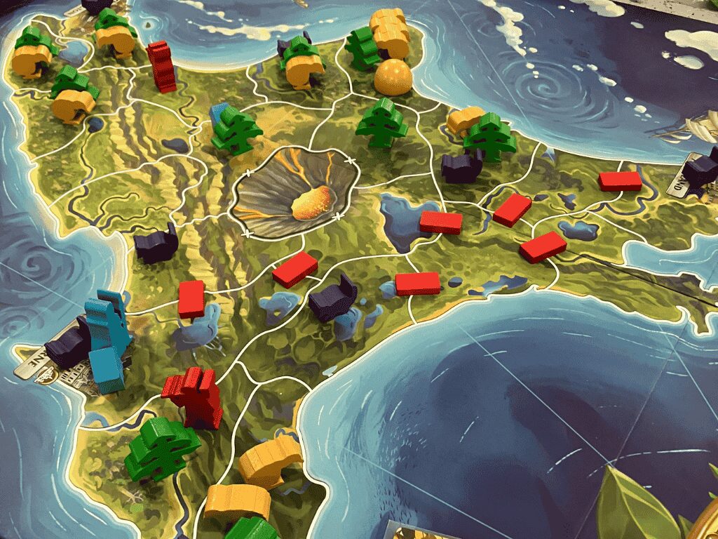 Blick auf das Spielbrett, es finden sich Spielsteiner aller 4 Fraktionen auf einem Teil der Nordinsel Neuseelands.