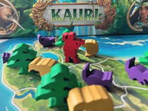 Stilleben - ein paar der Miniaturen sind vor der Schachtel positiniert und stellen den Spielstart nach.