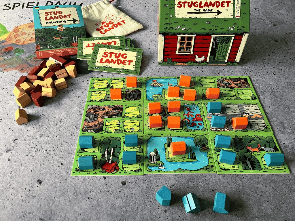 Endwertung einer Partie zu zweit. Orangene und Blaue Marker stehen auf der zufällig zusammengestellten Karte.