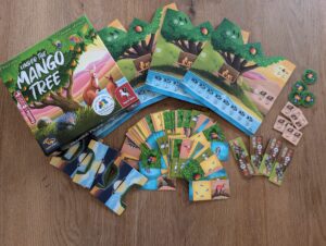 Auf dem Foto ist der Inhalt der Schachtel des Spiels "Under the mango tree" zu sehen.