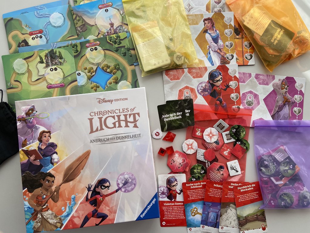 Chronicles of Light: Karton und Spielmaterial