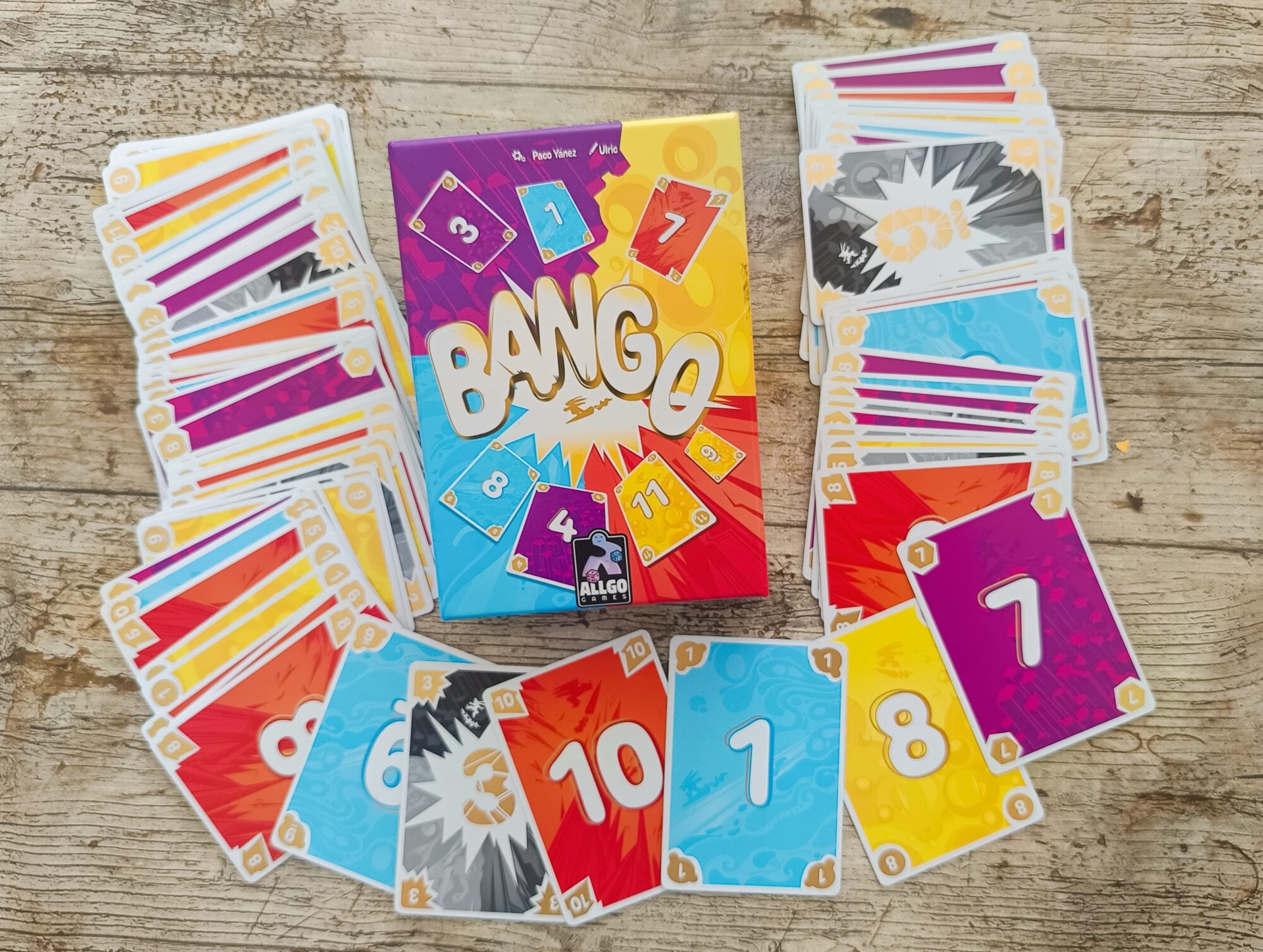 BANGO: Spieleschachtel mit Inhalt.