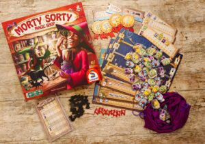 Spieleschachtel mit Inahlt.
