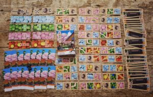 Spieleschachtel mit Inhalt