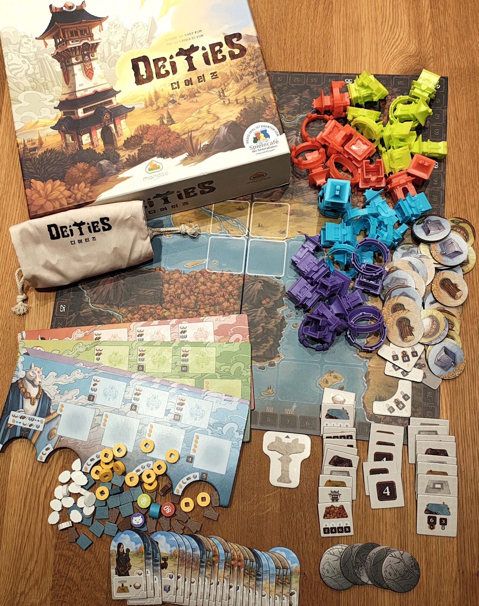 Deities: Karton und Spielmaterial
